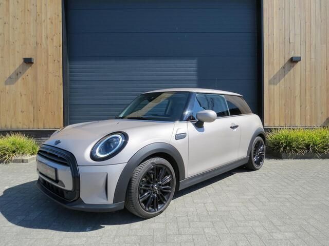 , metallic lak Gebruikt 2022 Mini Cooper Classic Hatchback | € 26.950 (Iets duurder) - Afbeelding 1/3