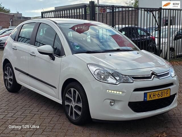 Wit Occasion 2016 Citroën C3 PureTech Hatchback | € 5.999 (Eerlijke prijs) - Afbeelding 1/4