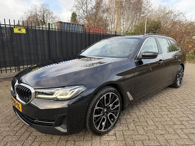 Zwart Gebruikt 2022 BMW 530 Stationwagen | € 34.950 (Super prijs) - Afbeelding 1/4