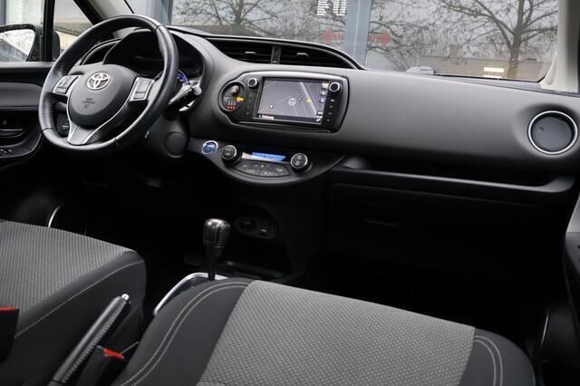 Occasion Toyota Yaris 75 PK (55 kW) 2015 Zwart Hatchback