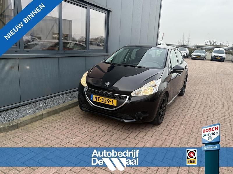 Zwart Occasion 2017 Peugeot 208 Hatchback | € 6.450 (Goede deal) - Afbeelding 1/4