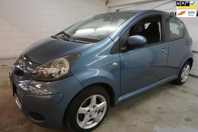 Blauw Gebruikt 2010 Toyota Aygo Comfort Hatchback | € 3.450 (Eerlijke prijs) - Afbeelding 1/3