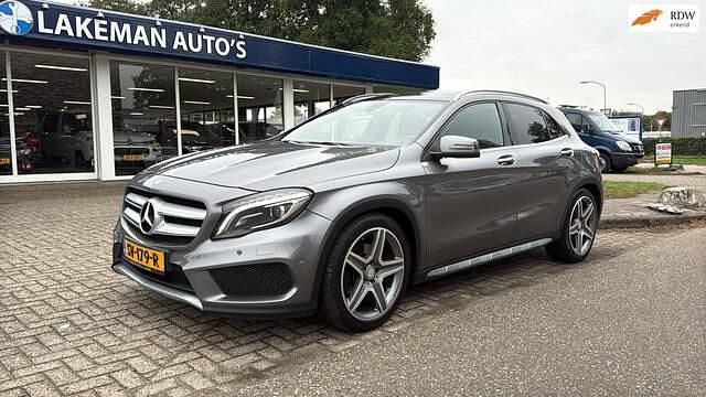 Grijs Gebruikt 2015 Mercedes GLA220 Prestige SUV | € 21.950 - Afbeelding 1/4