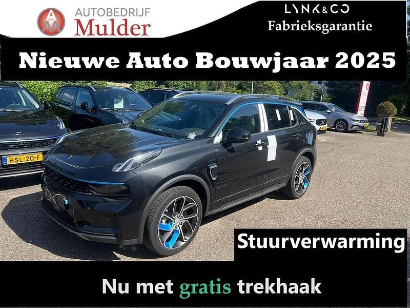 Zwart, metallic lak Nieuw 2025 Lynk & Co 01 SUV | € 35.945 (Eerlijke prijs) - Afbeelding 1/4
