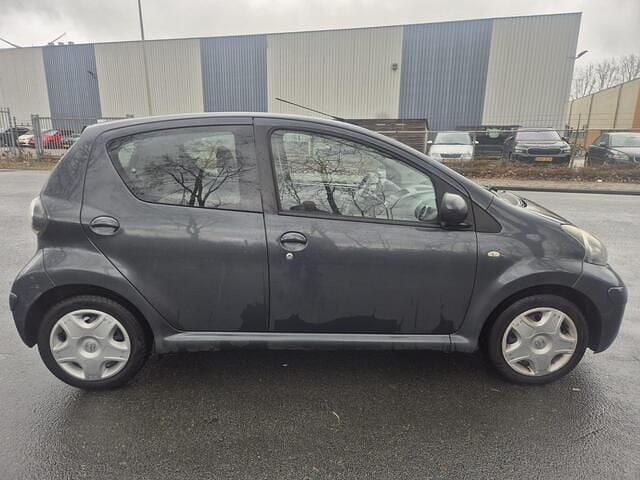 Occasion Toyota Aygo 68 PK (50 kW) 2009 Grijs (metallic) Hatchback