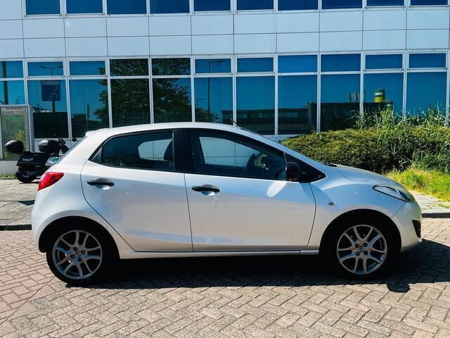 Grijs Gebruikt 2012 Mazda 2 Hatchback | € 4.450 - Afbeelding 1/4