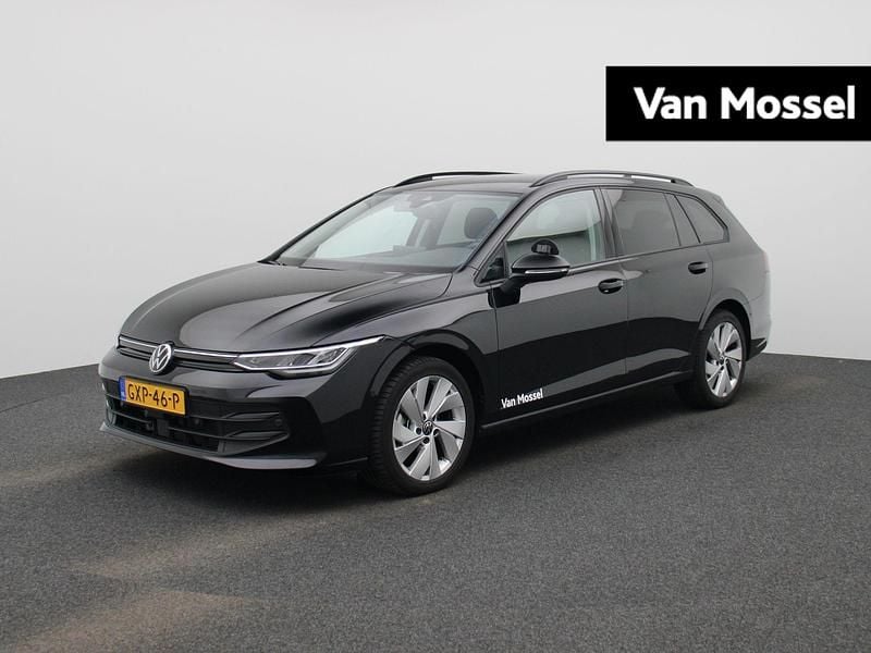 Zwart Gebruikt 2025 VW Golf VIII Edition Stationwagen | € 35.400 (Eerlijke prijs) - Afbeelding 1/4
