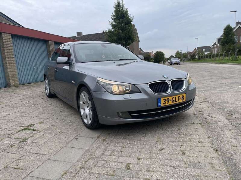 Grijs Gebruikt 2008 BMW 520 Sedan | € 5.995 (Iets duurder) - Afbeelding 1/4