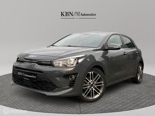 Grijs Occasion 2022 Kia Rio Spirit Hatchback | € 14.795 (Eerlijke prijs) - Afbeelding 1/4