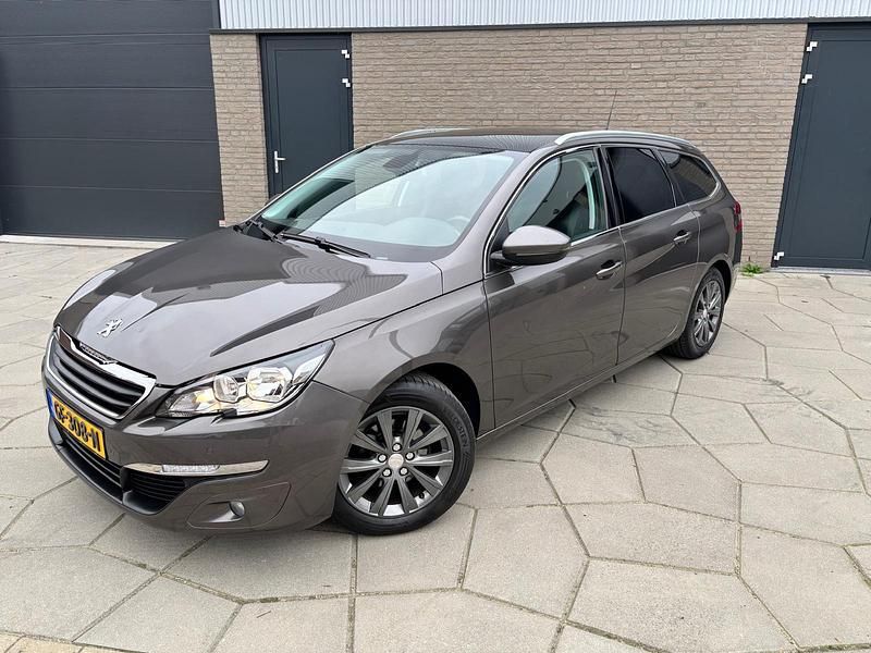 Grijs Gebruikt 2015 Peugeot 308 Style Stationwagen | € 9.995 (Eerlijke prijs) - Afbeelding 1/4