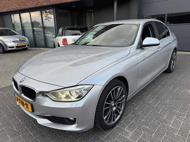 Grijs Gebruikt 2014 BMW 316 Executive Sedan | € 9.995 (Goede deal) - Afbeelding 1/4