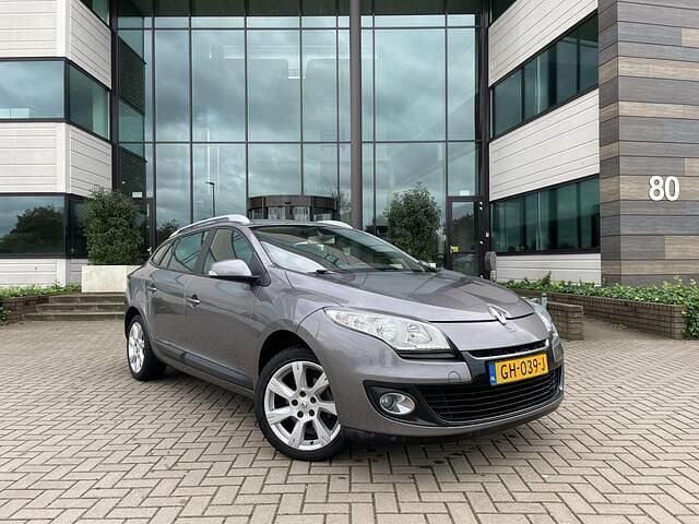Grijs Gebruikt 2012 Renault Mégane GrandTour Collection Stationwagen | € 4.499 (Eerlijke prijs) - Afbeelding 1/4