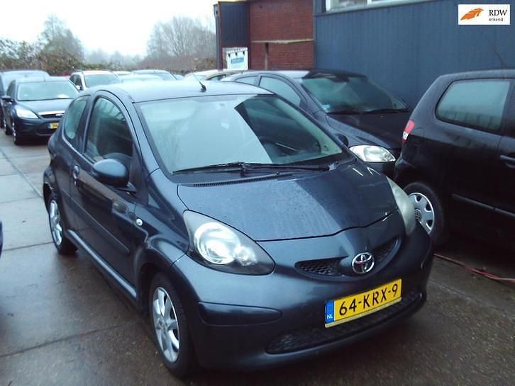 Grijs Gebruikt 2007 Toyota Aygo Hatchback | € 1.250 (Goede deal) - Afbeelding 1/4