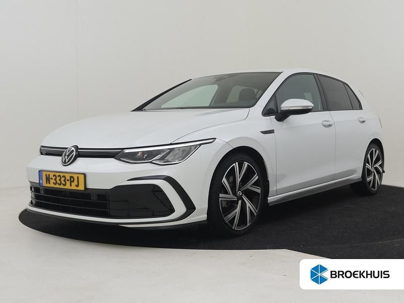 Wit Gebruikt 2021 VW Golf VIII R-line Hatchback | € 21.900 (Eerlijke prijs) - Afbeelding 1/4
