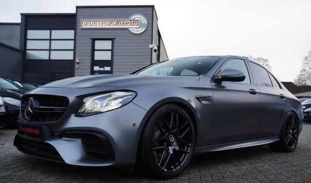 Grijs Gebruikt 2018 Mercedes E63S AMG Premium Plus Sedan | € 73.775 (Eerlijke prijs) - Afbeelding 1/4