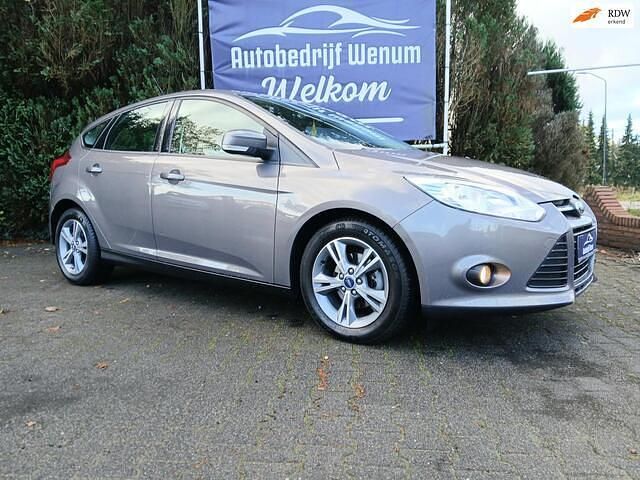 Bruin (metallic) Occasion 2014 Ford Focus Hatchback | € 7.650 (Eerlijke prijs) - Afbeelding 1/4