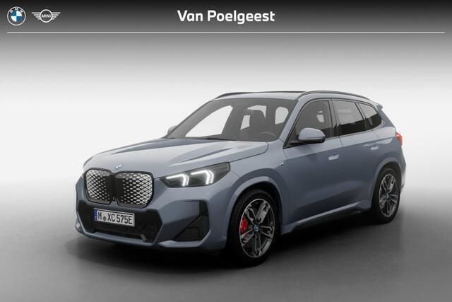 Storm bay Nieuw 2025 BMW iX1 M Sport SUV | € 63.708 (Eerlijke prijs) - Afbeelding 1/4