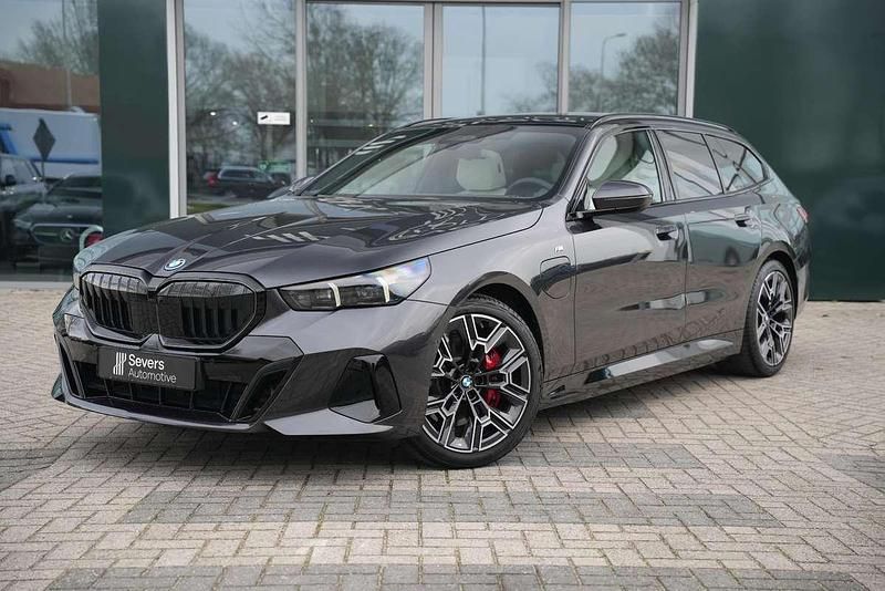 Occasion BMW 550e M Sport 489 PK (359 kW) 2025 Grijs Stationwagen