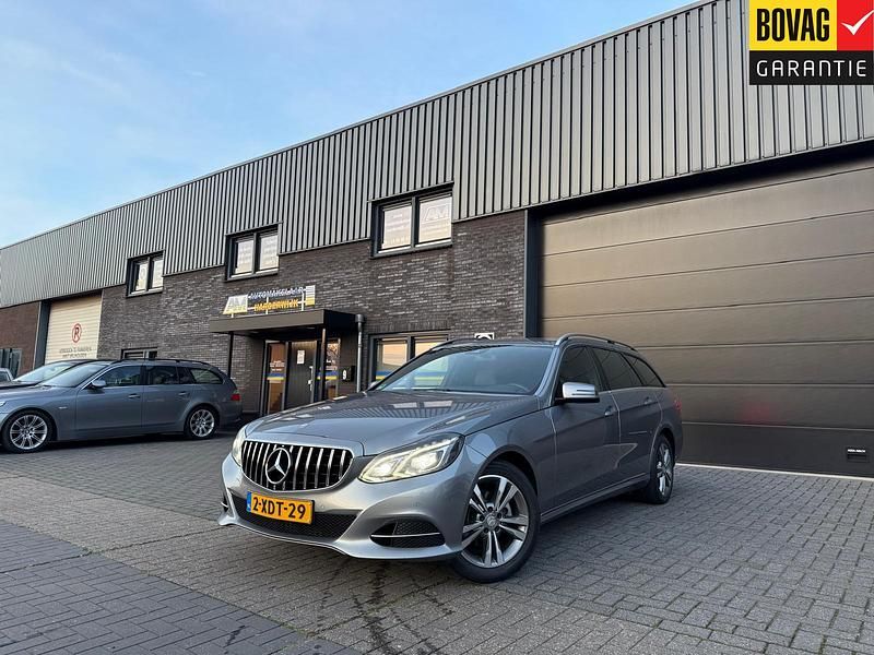 Grijs Gebruikt 2013 Mercedes E200 Ambition Stationwagen | € 13.450 (Eerlijke prijs) - Afbeelding 1/4