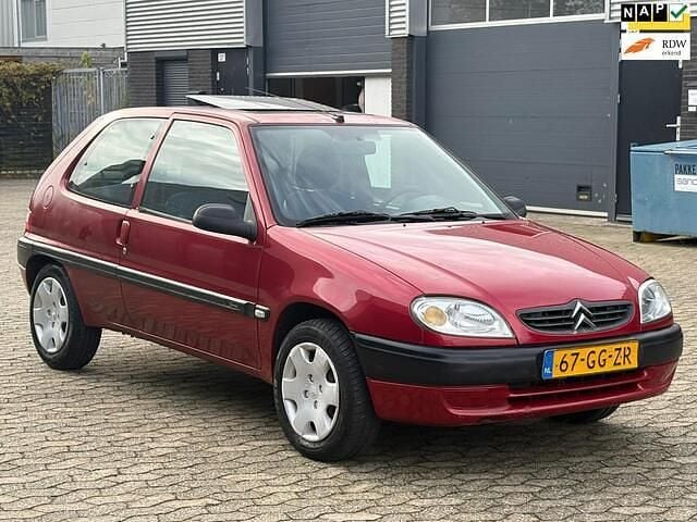 Rood (metallic) Gebruikt 2000 Citroën Saxo Furio Hatchback | € 899 (Eerlijke prijs) - Afbeelding 1/4