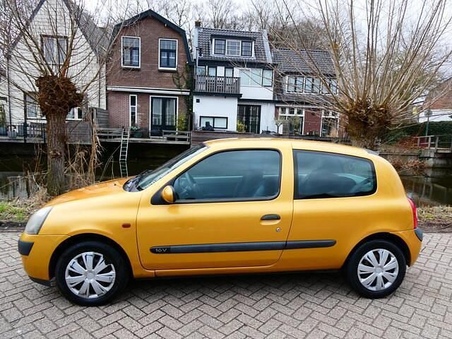 Occasion Renault Clio II Authentique 75 PK (55 kW) 2002 Bruin Hatchback