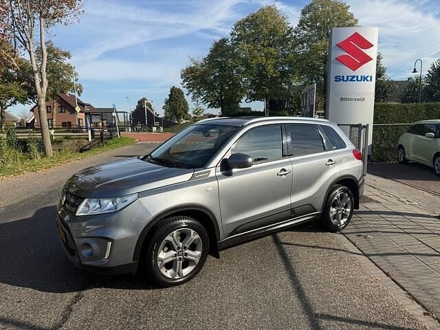 Grijs Gebruikt 2016 Suzuki Vitara Exclusive SUV | € 12.750 (Goede deal) - Afbeelding 1/4