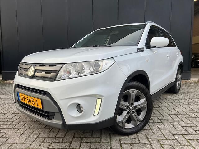 Wit (metallic) Gebruikt 2016 Suzuki Vitara Exclusive SUV | € 10.995 (Eerlijke prijs) - Afbeelding 1/4