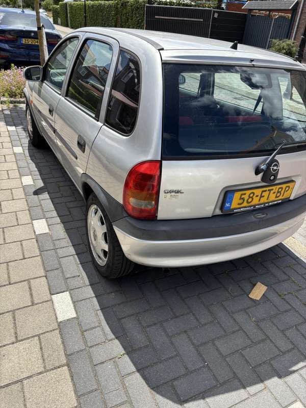 Grijs Gebruikt 2000 Opel Corsa Hatchback | € 1.500 (Iets duurder) - Afbeelding 1/4
