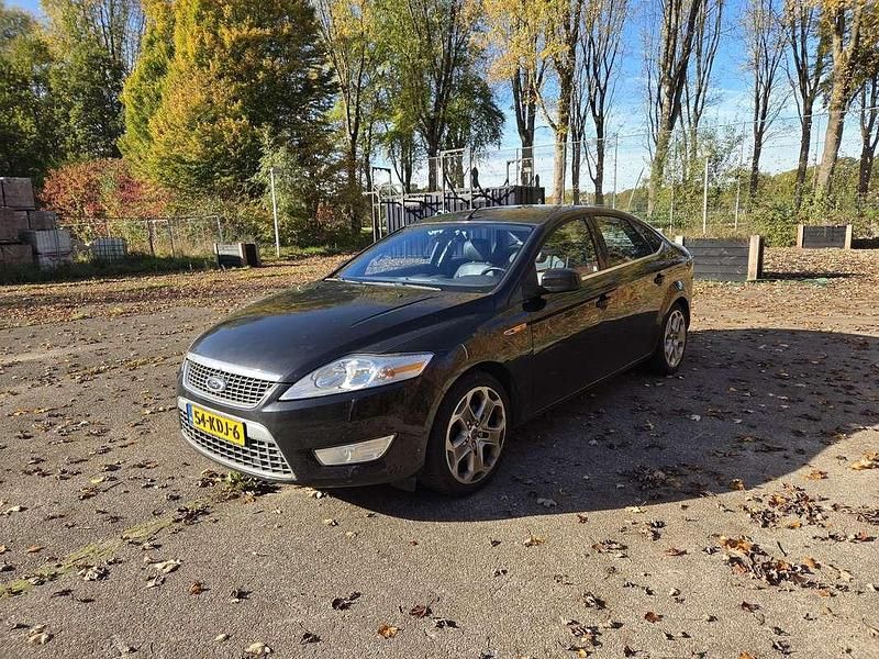 Zwart Gebruikt 2009 Ford Mondeo Limited Hatchback | € 3.600 (Eerlijke prijs) - Afbeelding 1/4