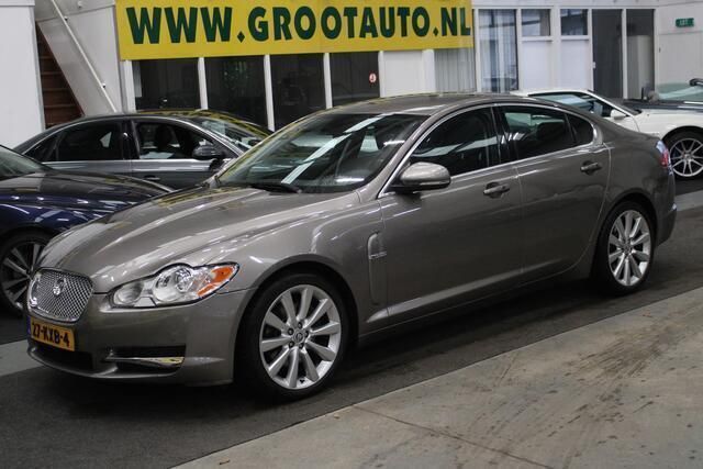 Grijs, metallic lak Gebruikt 2010 Jaguar XF Portfolio Sedan | € 11.950 (Eerlijke prijs) - Afbeelding 1/4