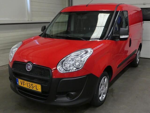 Rood Gebruikt 2013 Fiat Doblò MPV | € 4.945 (Duur) - Afbeelding 1/4