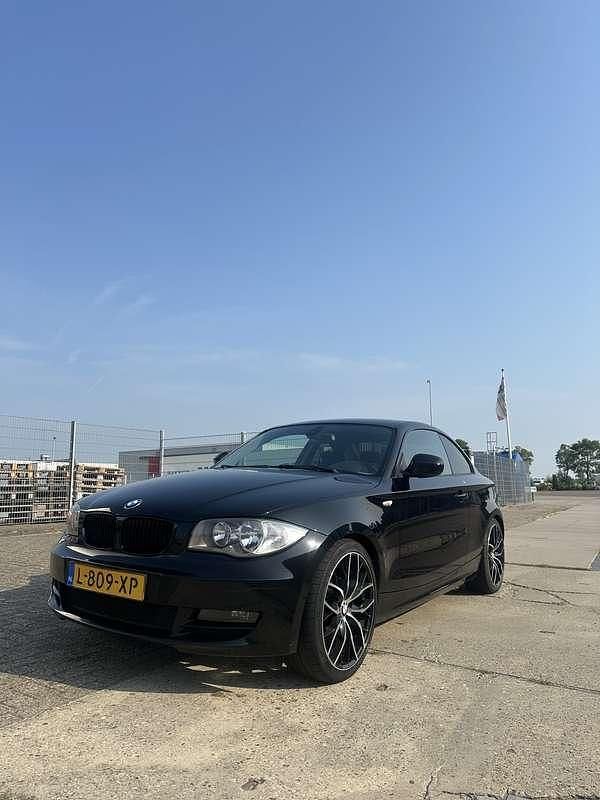 Zwart Gebruikt 2010 BMW 120 Coupé Executive Coupé | € 6.750 - Afbeelding 1/4