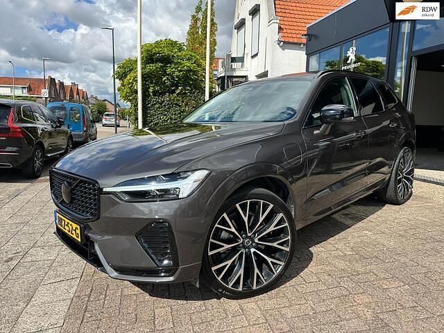 Grijs Gebruikt 2023 Volvo XC60 Plus SUV | € 44.950 (Super prijs) - Afbeelding 1/4