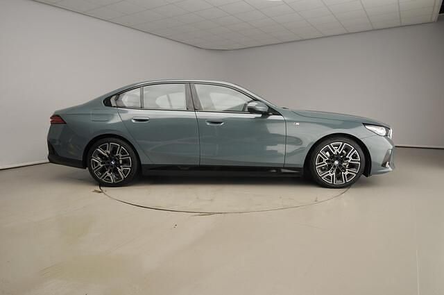 Occasion BMW 530e M Sport 299 PK (219 kW) 2025 Groen (metallic) Sedan