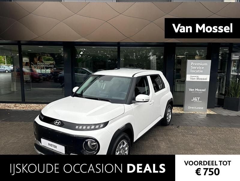 Wit Occasion 2025 Hyundai Inster Hatchback | € 26.440 (Eerlijke prijs) - Afbeelding 1/4