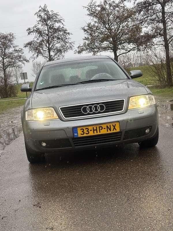 Grijs Occasion 2001 Audi A6 Sedan | € 2.500 (Eerlijke prijs) - Afbeelding 1/4