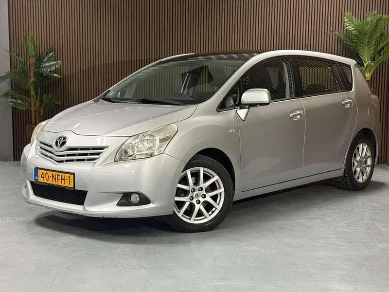 Grijs Gebruikt 2010 Toyota Verso MPV | € 6.499 (Goede deal) - Afbeelding 1/4