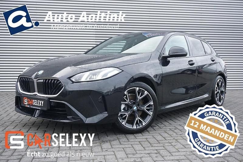 Zwart Nieuw 2025 BMW 120 Efficient Dynamics Hatchback | € 40.675 - Afbeelding 1/4