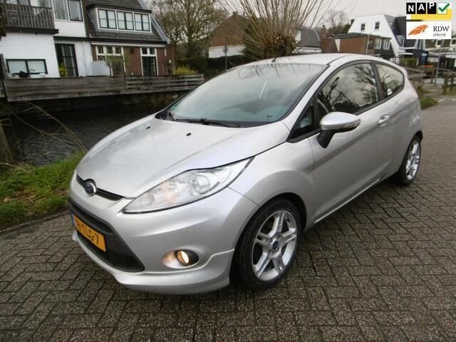 Grijs Gebruikt 2012 Ford Fiesta Sport Hatchback | € 4.395 (Eerlijke prijs) - Afbeelding 1/4