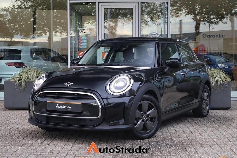 Zwart Gebruikt 2023 Mini Cooper Hatchback | € 22.900 (Goede deal) - Afbeelding 1/4