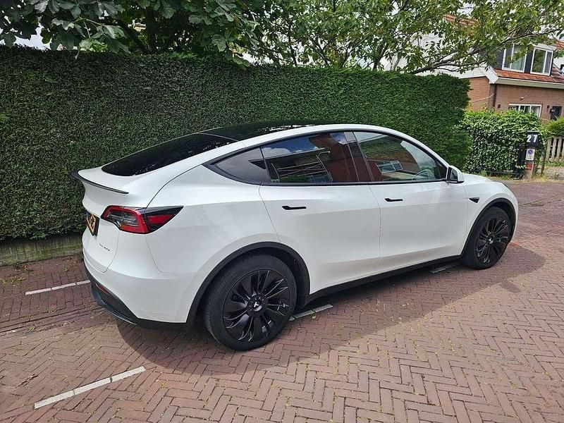 Gebruikt 2023 Tesla Model Y Long Range SUV | € 38.000 (Eerlijke prijs) - Afbeelding 1/4