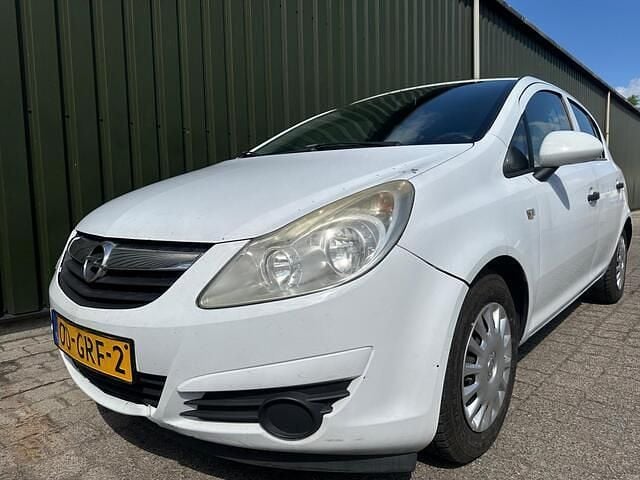 Wit Gebruikt 2008 Opel Corsa Essentia Hatchback | € 1.350 (Goede deal) - Afbeelding 1/4
