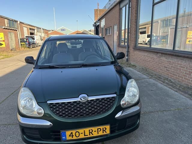 Groen Gebruikt 2003 Daihatsu Sirion Hatchback | € 1.450 (Eerlijke prijs) - Afbeelding 1/4