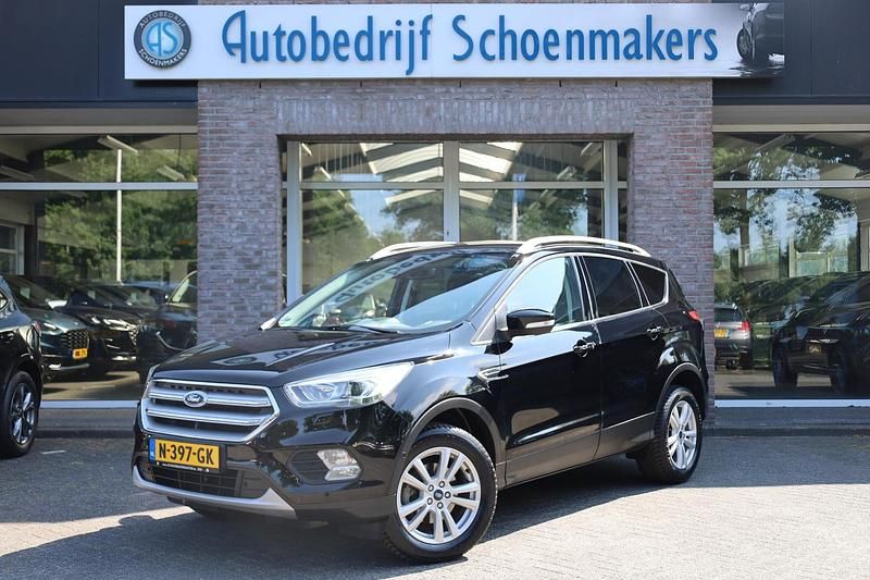 Zwart Gebruikt 2020 Ford Kuga Titanium SUV | € 22.740 (Goede deal) - Afbeelding 1/4