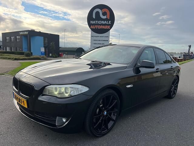 Zwart Gebruikt 2010 BMW 530 Executive Sedan | € 7.995 (Duur) - Afbeelding 1/4