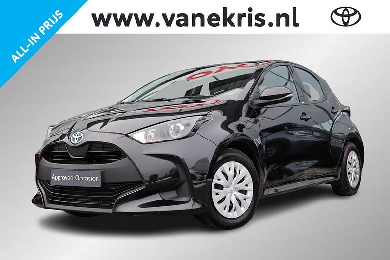 Zwart Occasion 2022 Toyota Yaris Hybrid Active Hatchback | € 20.899 (Eerlijke prijs) - Afbeelding 1/4