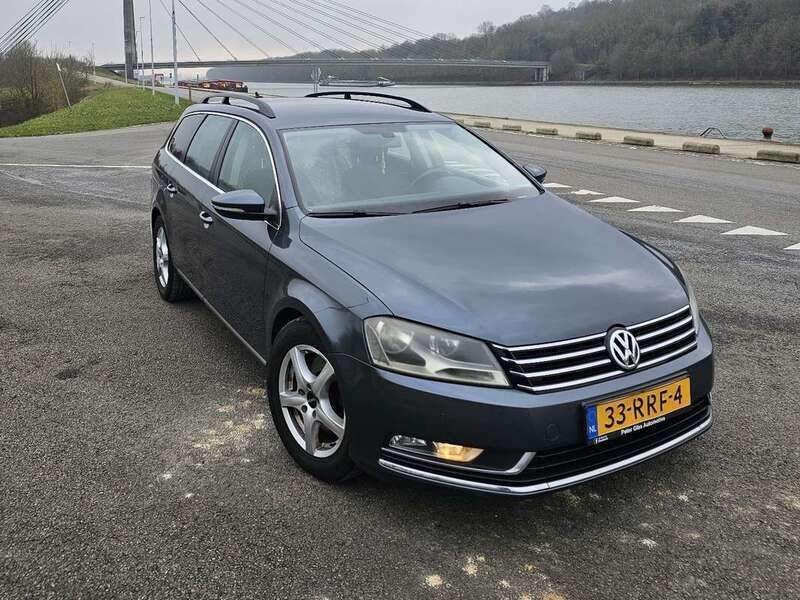 Grijs Gebruikt 2011 VW Passat Comfortline Stationwagen | € 4.500 (Eerlijke prijs) - Afbeelding 1/4