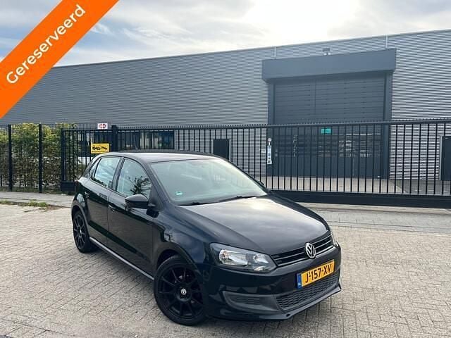 Zwart Gebruikt 2010 VW Polo Hatchback | € 2.699 (Super prijs) - Afbeelding 1/4