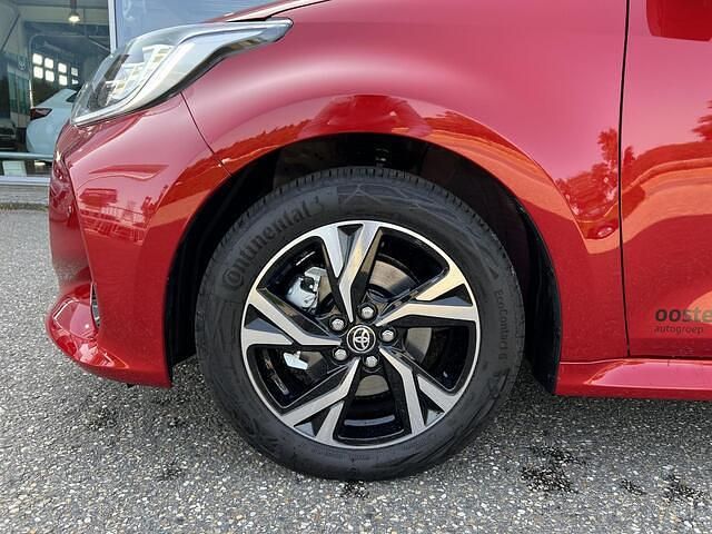 Rood Occasion 2025 Toyota Yaris Comfort Hatchback | € 28.900 (Duur) - Afbeelding 1/4