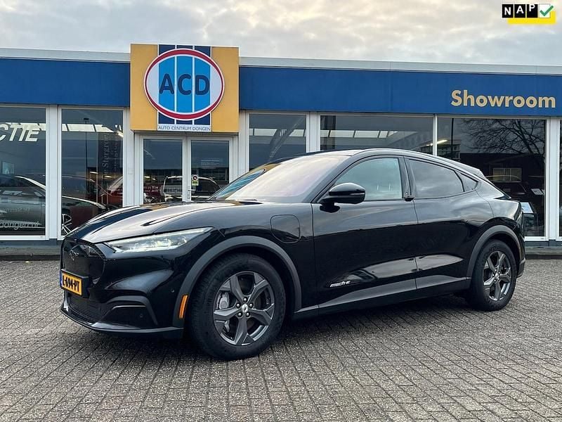 Zwart (metallic) Occasion 2021 Ford Mustang Mach-E SUV | € 16.600 (Goede deal) - Afbeelding 1/4